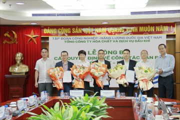 Đảng bộ PVChem trang trọng tổ chức Lễ trao tặng Huy hiệu 30 năm tuổi Đảng